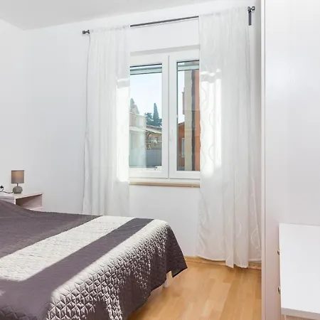 Four-bedroom Holiday In Pula